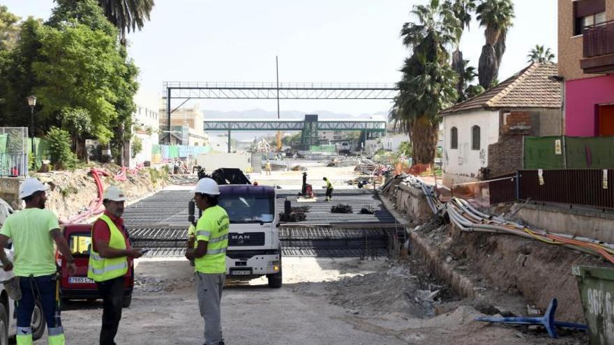 La losa superior del túnel del soterramiento ya ha llegado a la zona de San Pío. | ISRAEL SÁNCHEZ