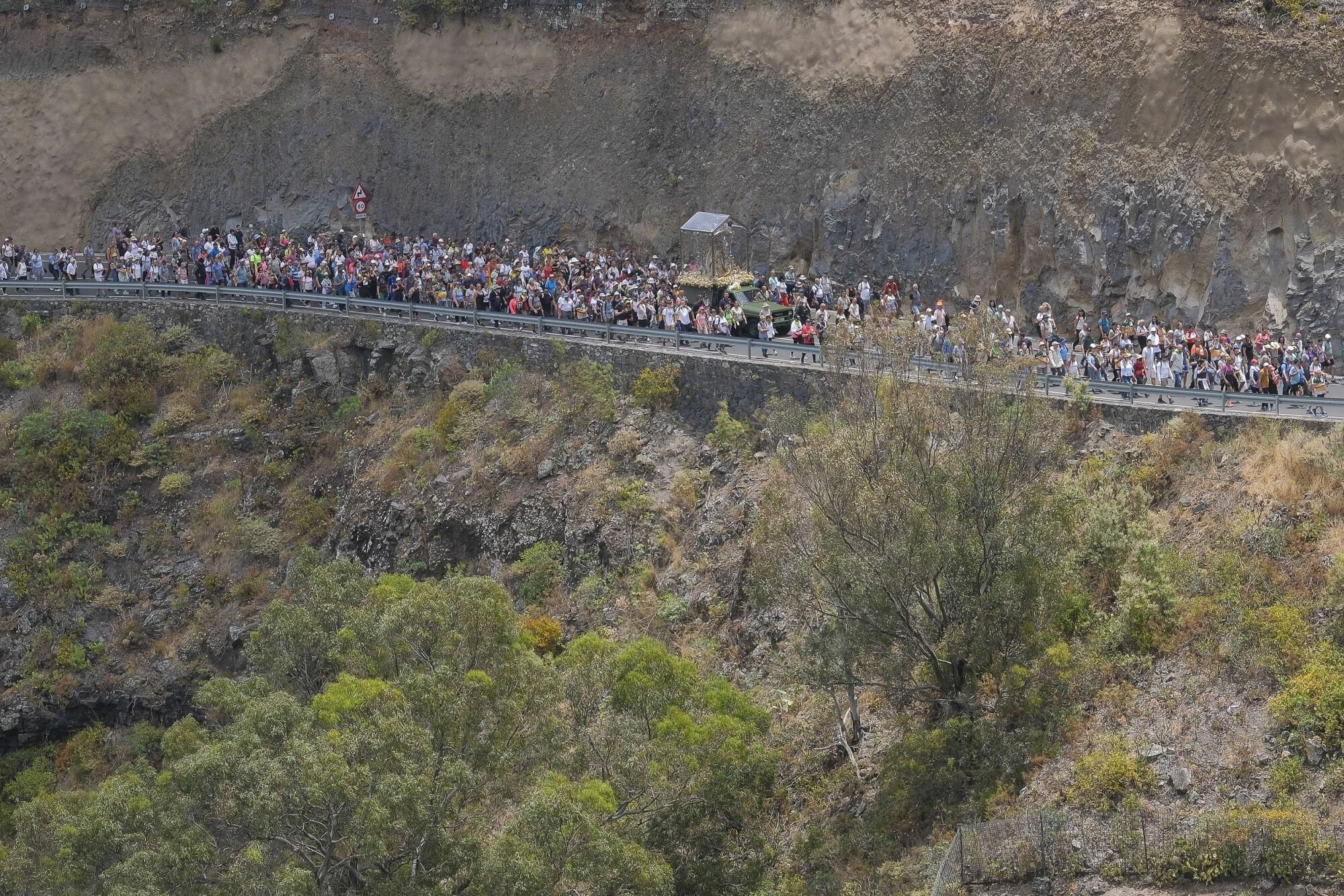 El regreso de la Virgen del Pino a Teror visto desde el aire