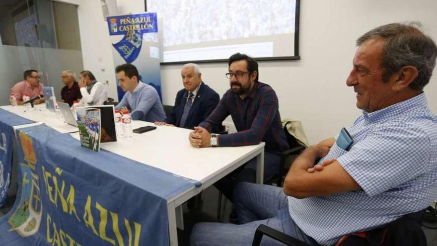 Una charla en el Valey desgrana la historia del Real Oviedo