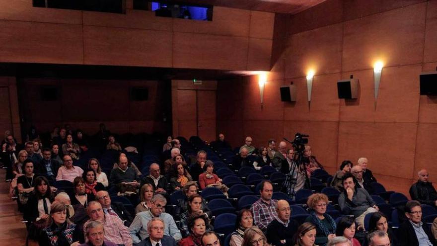 El público que asistió ayer a la conferencia de Pimentel.