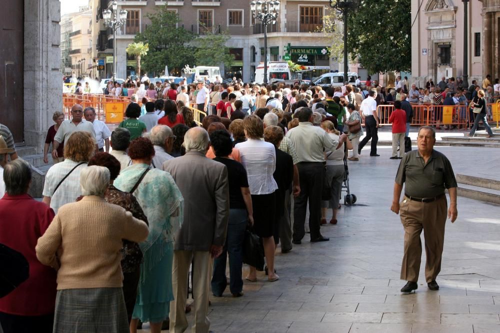 Retrospectiva de los primeros Besamanos a la Virgen de los Desamparados