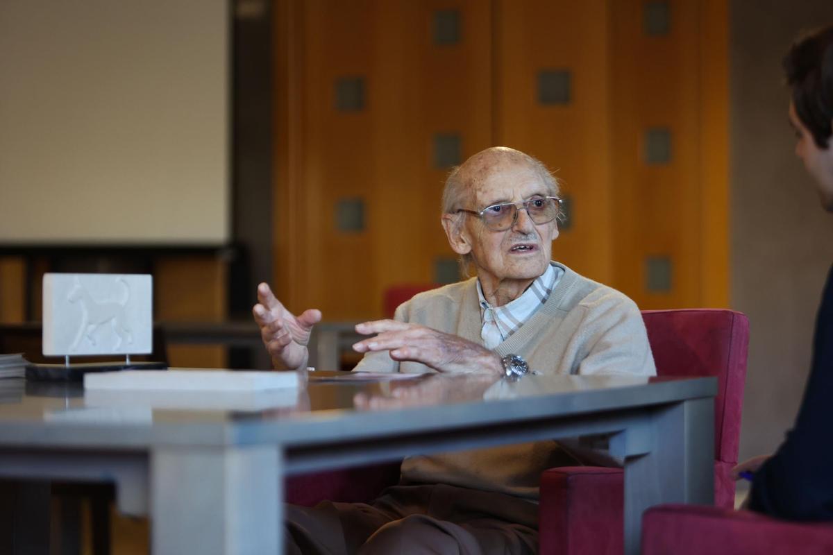 El escultor Adolf Aymat cumple 94 años El escultor Adolf Aymat cumple 94 años