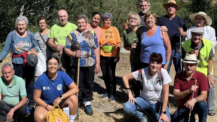 Asistentes a unha das saídas en Chandrexa. | Sergas