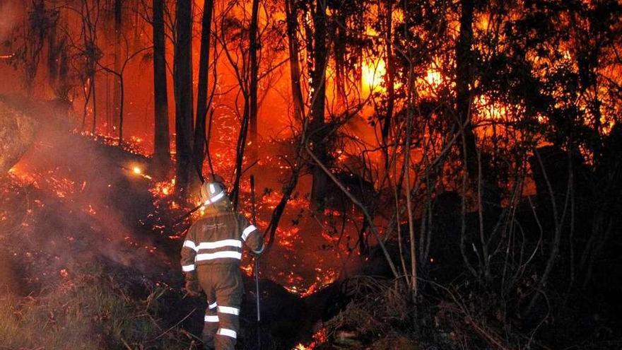 Incendio forestal del pasado mes de abril en la parroquia de Carballedo, en Cerdedo-Cotobade. // S. Álvarez