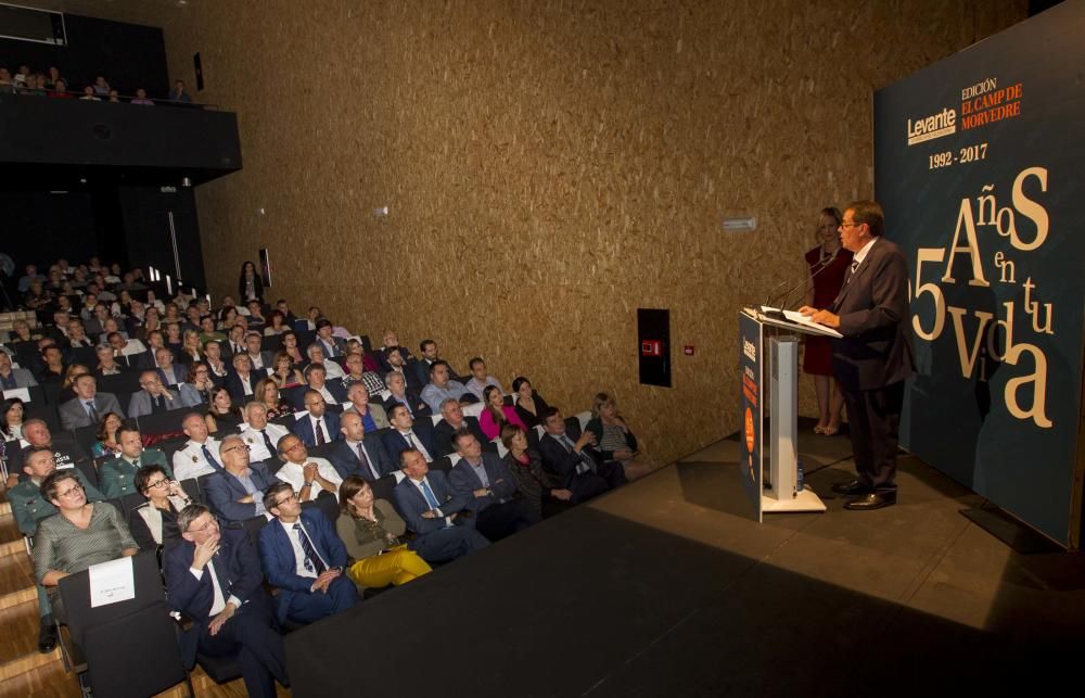 El auditorio escucha atentamente las palabras de Julio Monreal, director de Levante-EMV, durante la clausura de la gala aniversario.