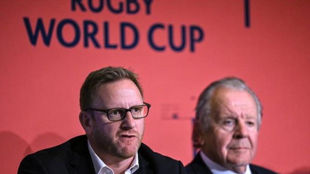 Alan Gilpin, CEO de World Rugby, y Bill Beaumont, su presidente