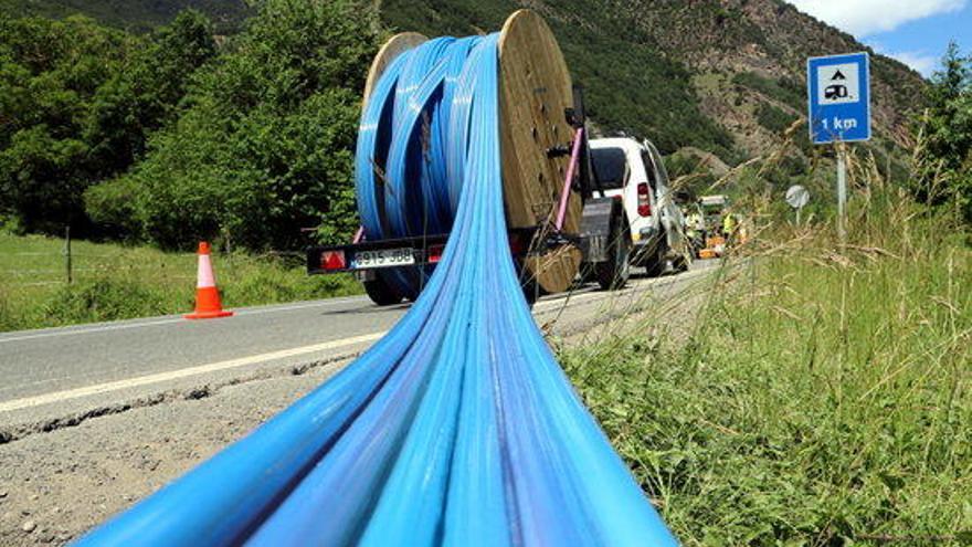 Treballs del cablejat de fibra òptica