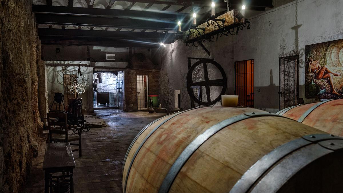 La visita a la bodega permite conocer cómo se elaboran los mejores caldos de Chozas Carrascal.