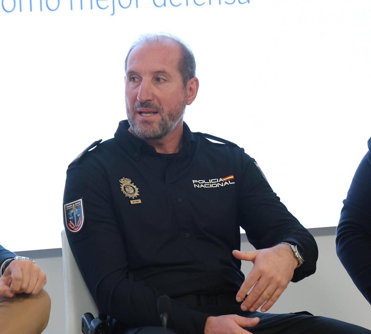 Tino Outomuro, oficial de la UDEF.