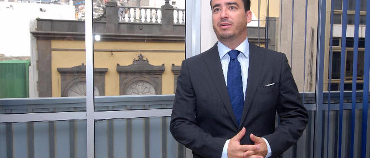 El presidente del Colegio de Dentistas de Las Palmas, José Manuel Navarro, en la sede colegial.