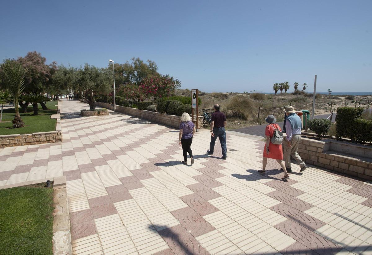Vista del paseo marítimo de Canet.