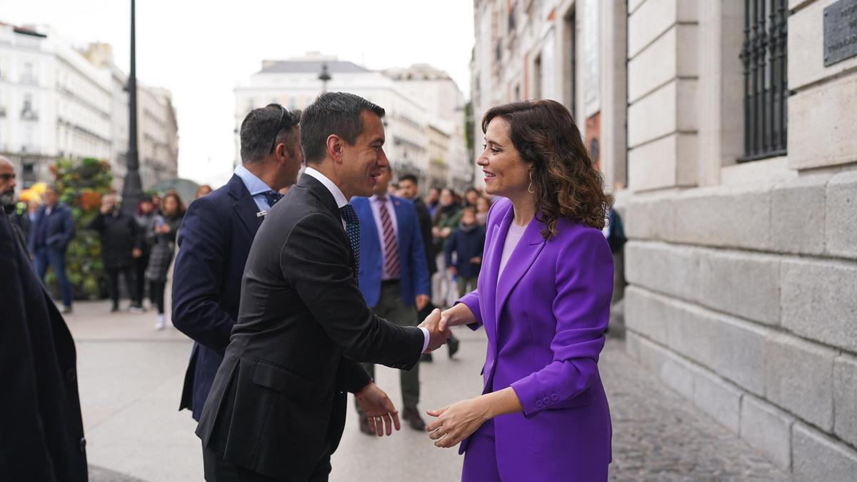 Isabel Díaz Ayuso recibe al presidente electo de la República del Ecuador, Daniel Noboa.