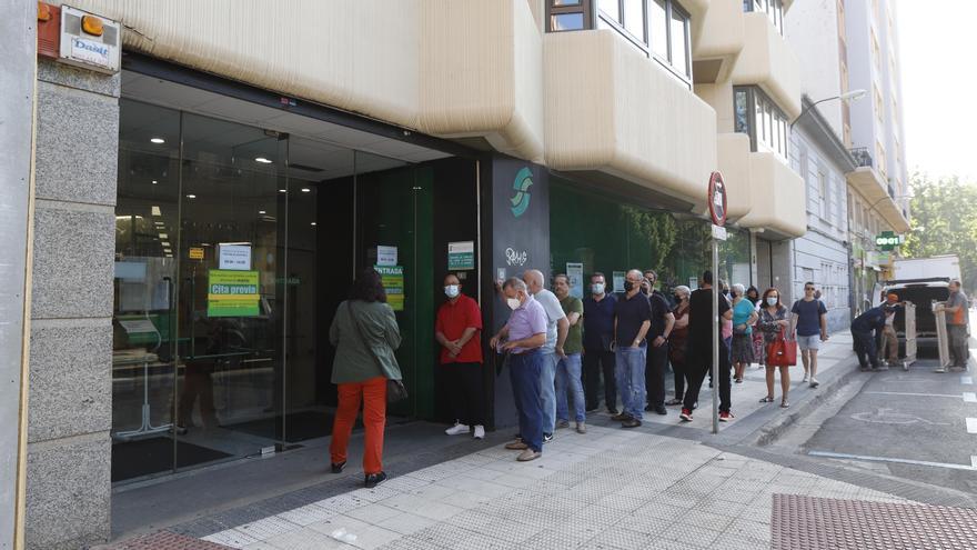 Zaragoza no evita largas listas de espera y colas en gestiones básicas, según un estudio de la OCU