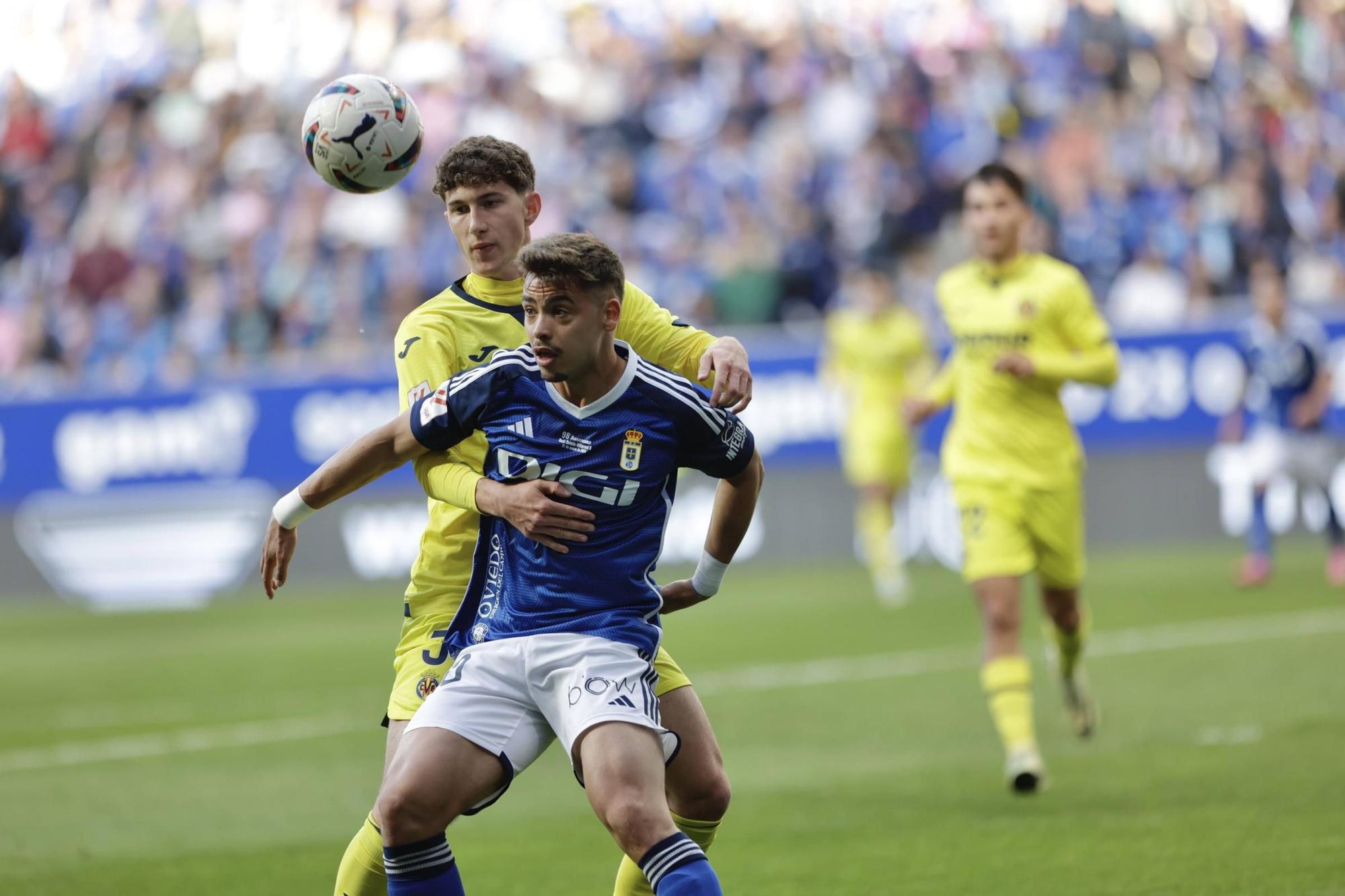 Alemão pega más duro y el Oviedo vuelve a ganar: 2-1