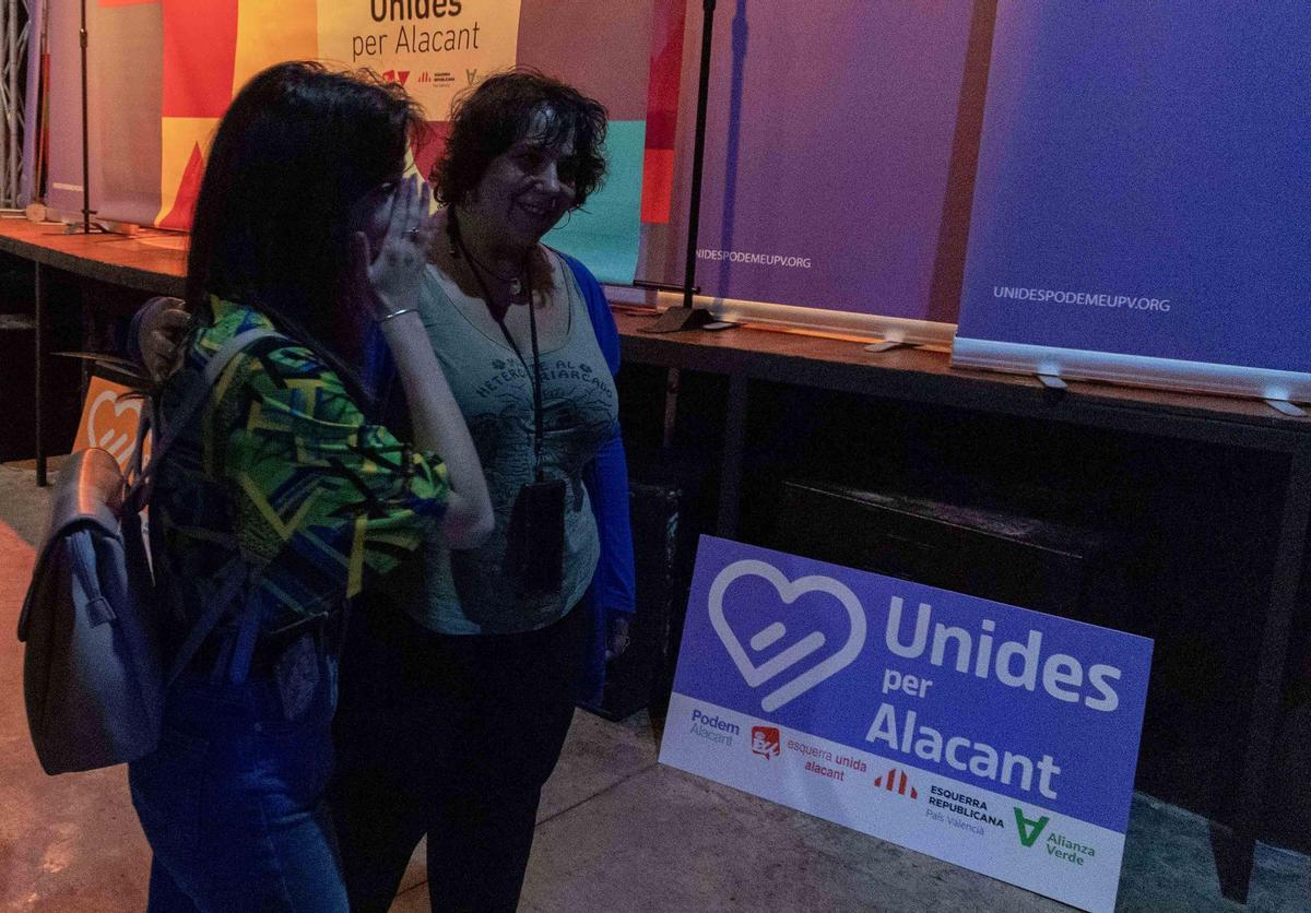 Carmen Villaverde y Vanessa Romero, tras conocer el resultado.