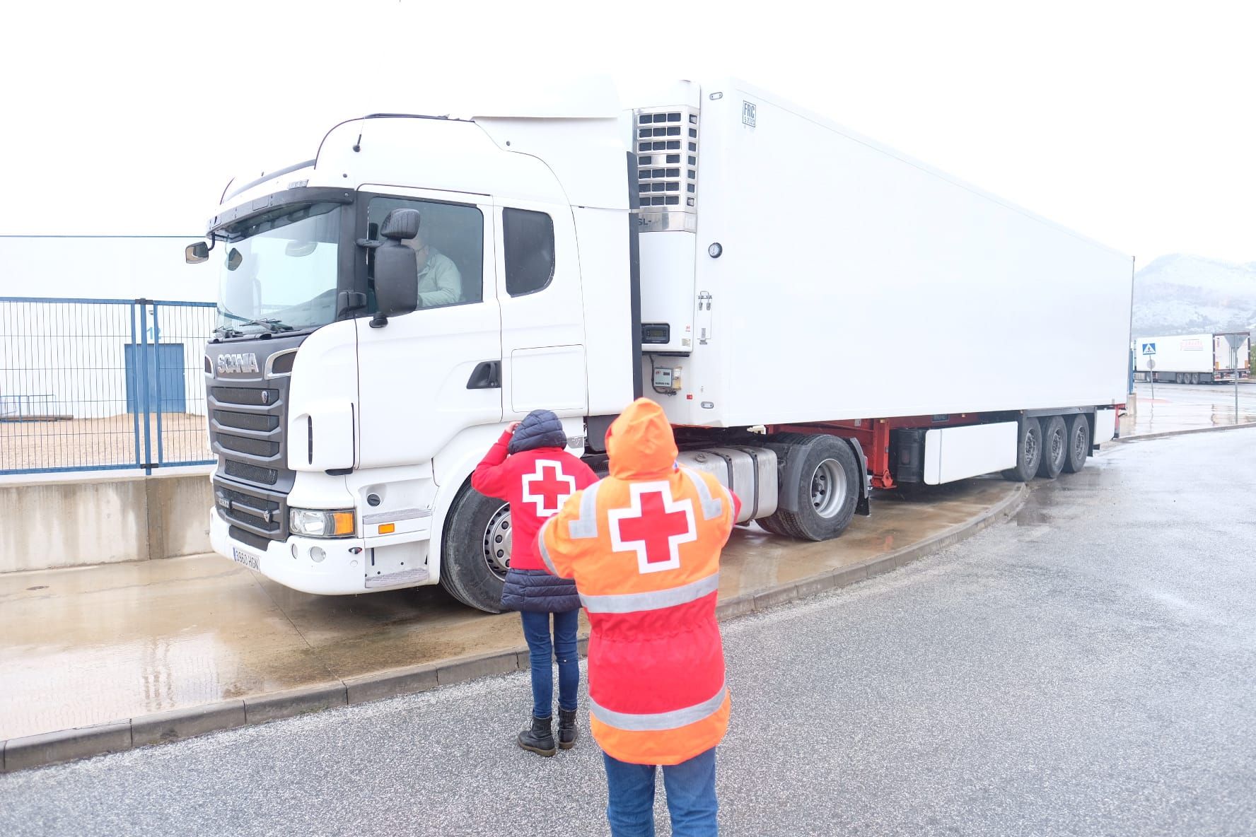 La nieve mantiene a 300 camiones bloqueados en Villena