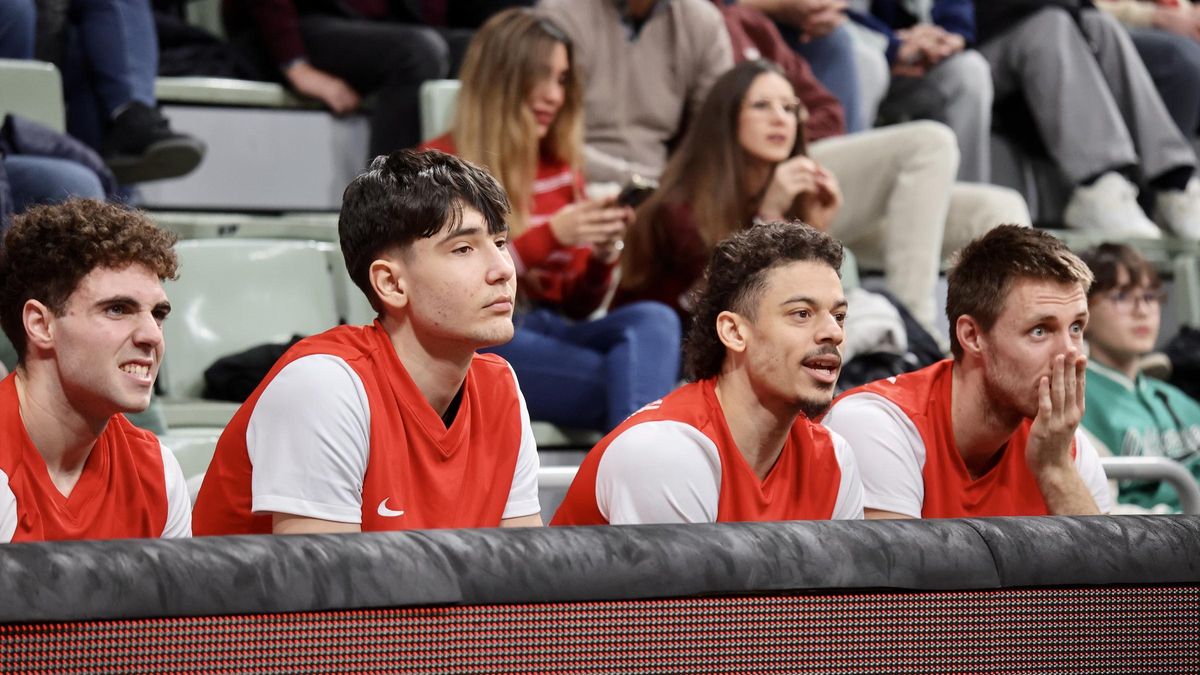 Fabián Flores, junto a Dani García y Jonah Radebaugh, en un partido de Champions esta temporada con el UCAM Murcia.