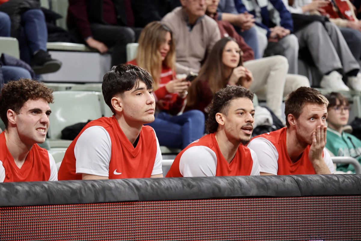 Fabián Flores, junto a Dani García y Jonah Radebaugh, en un partido de Champions esta temporada con el UCAM Murcia.
