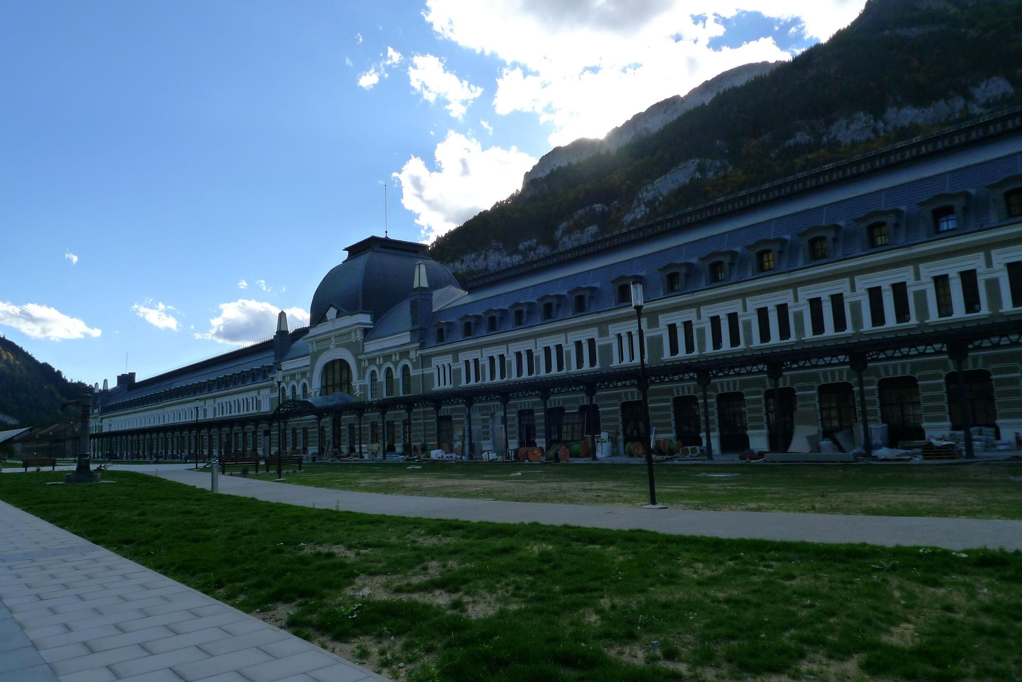 FOTOGALERÍA: Así es y así será el hotel de lujo de la estación de Canfranc