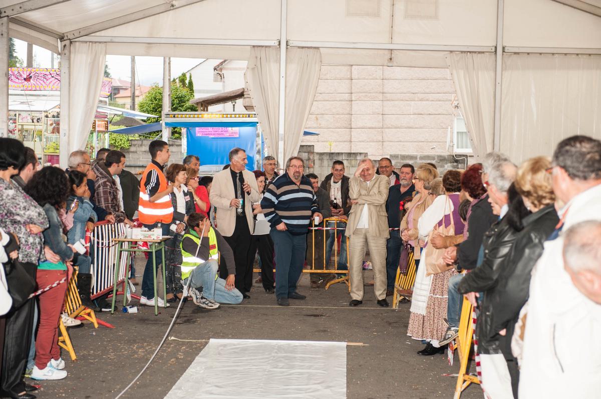 Foto de archivo del &quot;concurso de lanzamento de carabuña&quot; de la Festa da Cereixa de Beade.