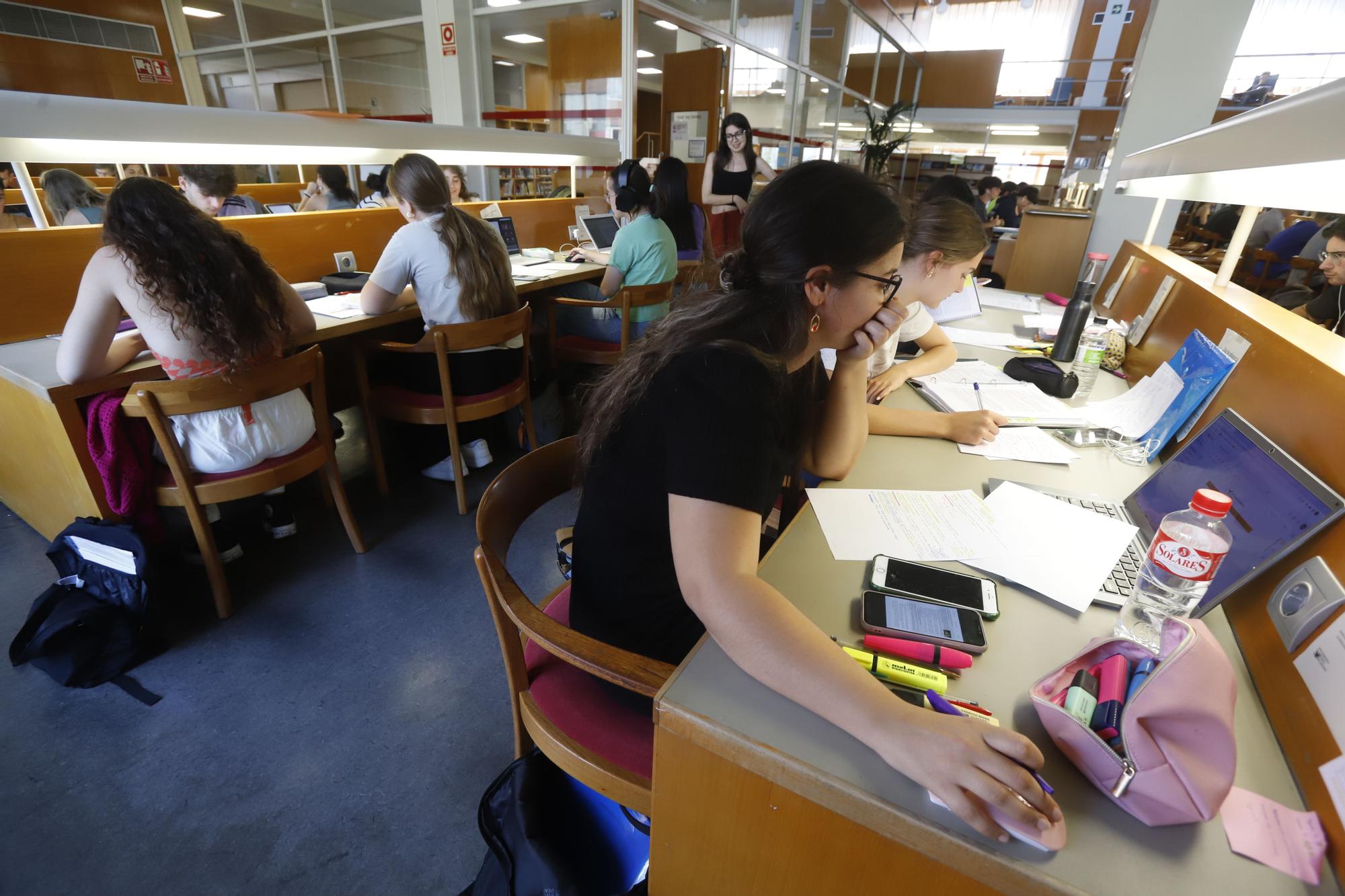 Aforo completo en las bibliotecas aragonesas en las últimas horas antes de la Evau