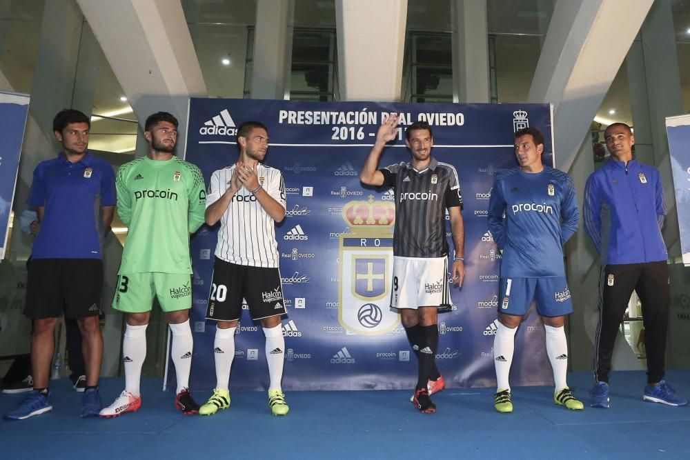 Presentación de la nueva equipación del Real Oviedo