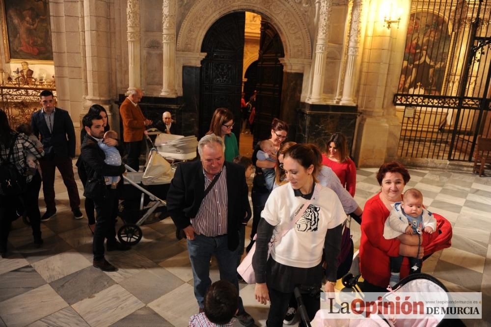 Bajo el manto de la Virgen