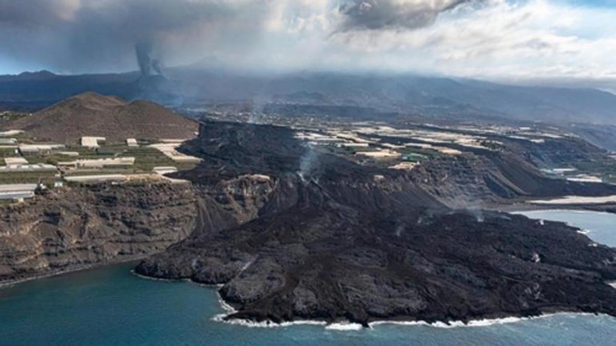 Imagen de la fajana de Tazacorte originada por las coladas del volcán Tajogaite.