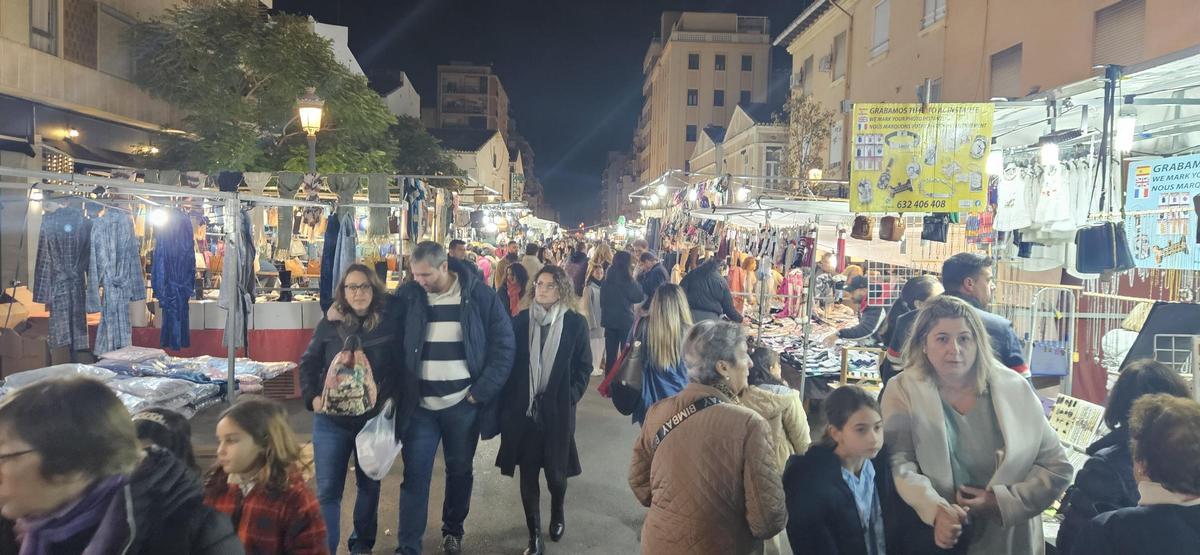 Así es el mercado de Reyes Magos en las noches del Cabanyal Así es el mercado de Reyes Magos en las noches del Cabanyal