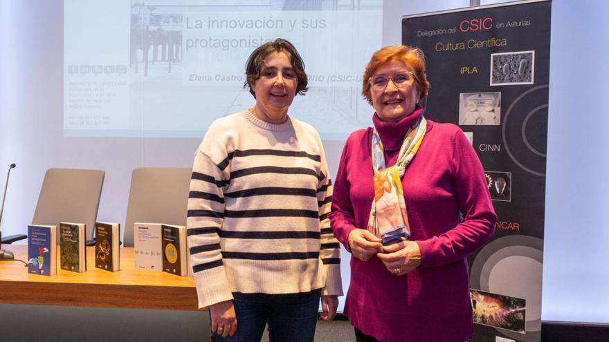 María Fernández, delegada del CSIC en Asturias, y, a la derecha, Elena Castro, científica del Instituto de Investigación y gestión del conocimiento INGENIO. | David Cabo