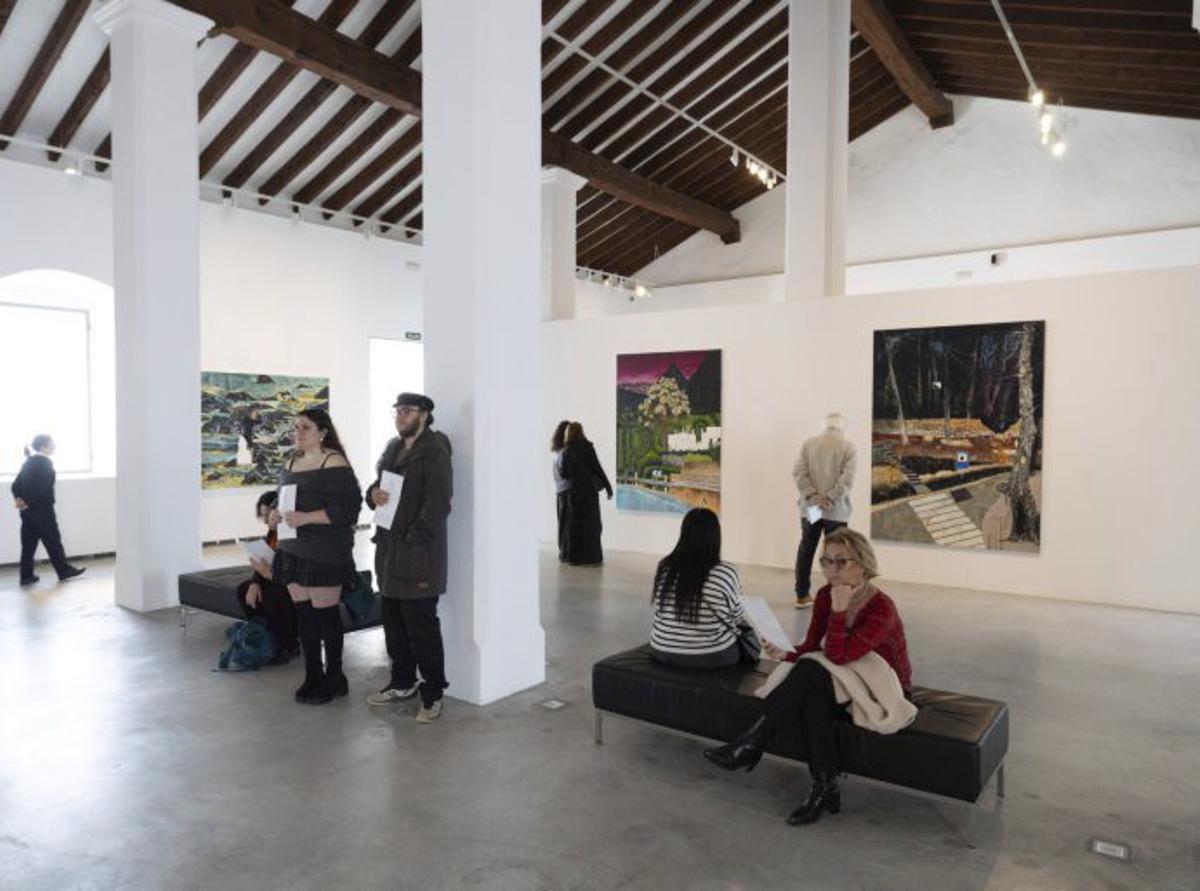 El público contempla las obras del artista australiano.  | V. MARÍ