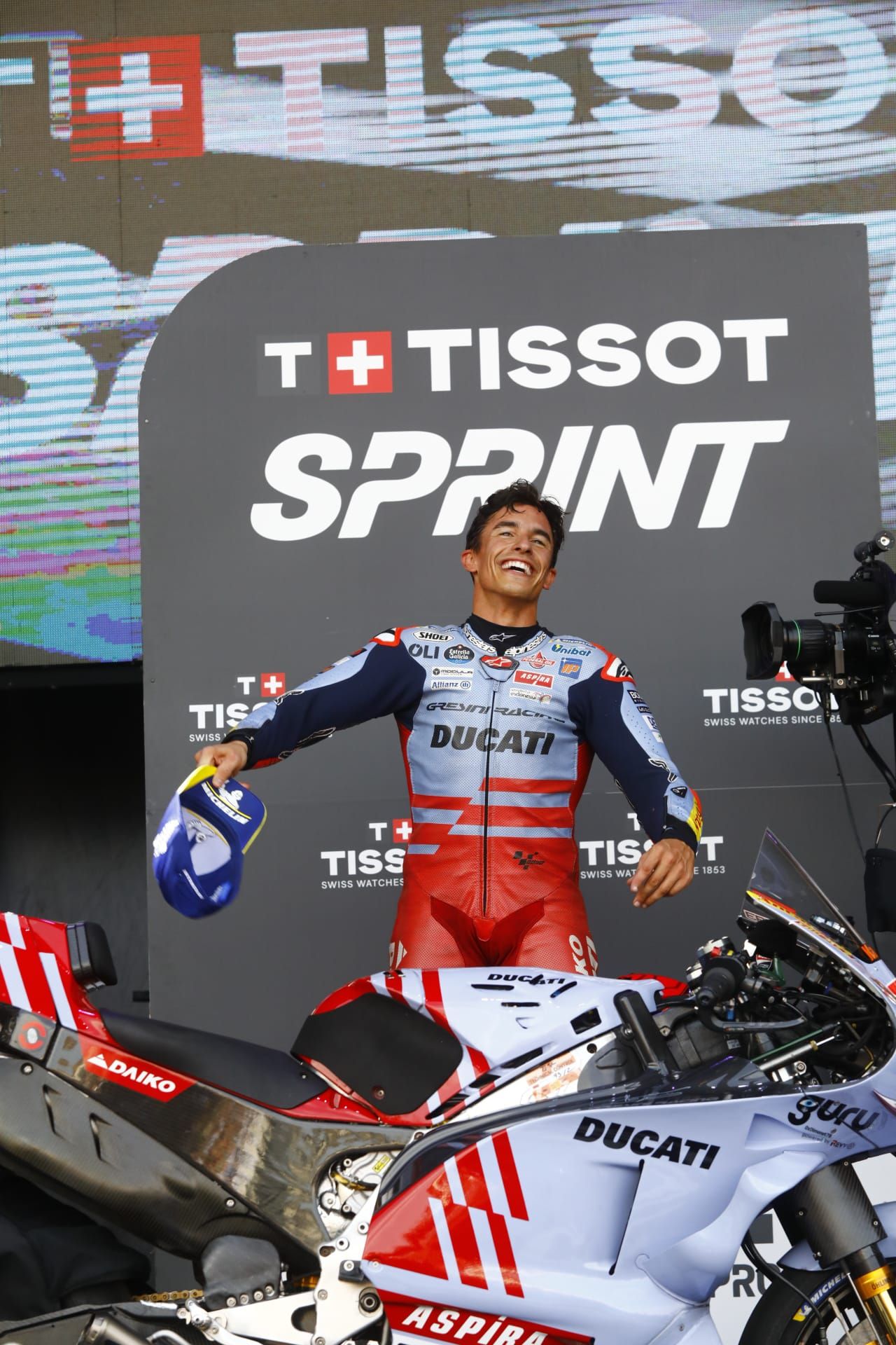 En imágenes | El público vuelve a disfrutar de los mejores motociclistas del mundo en Motorland