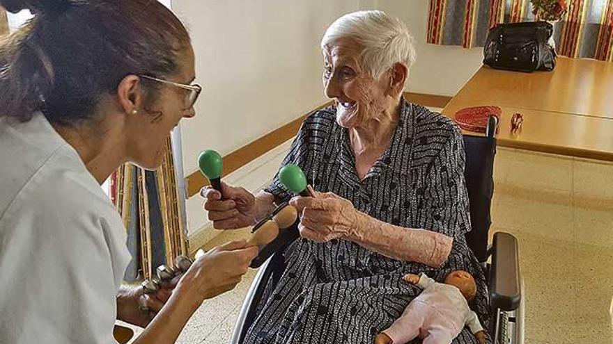 Gabriela Guaglione durante una sesión de musicoterapia.