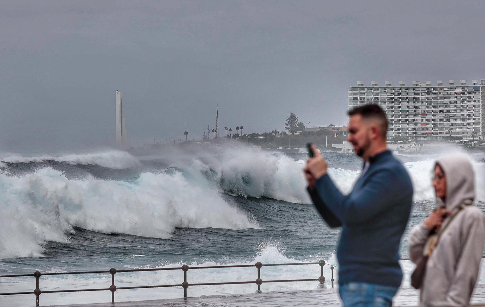 Fuerte oleaje en la costa de Tenerife