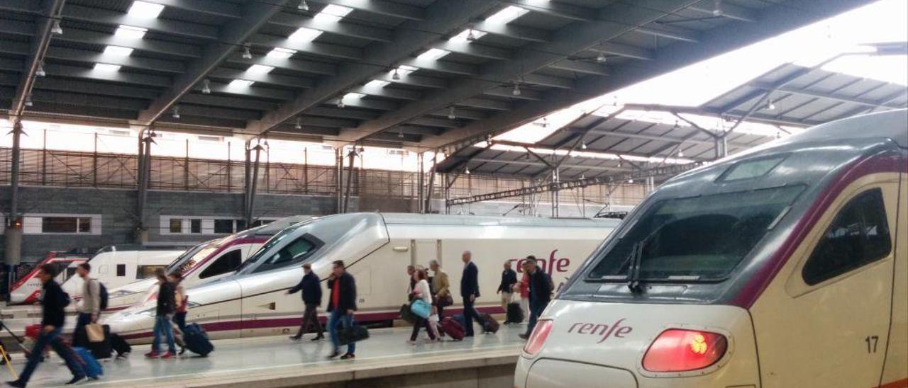 Pasajeros en una estación