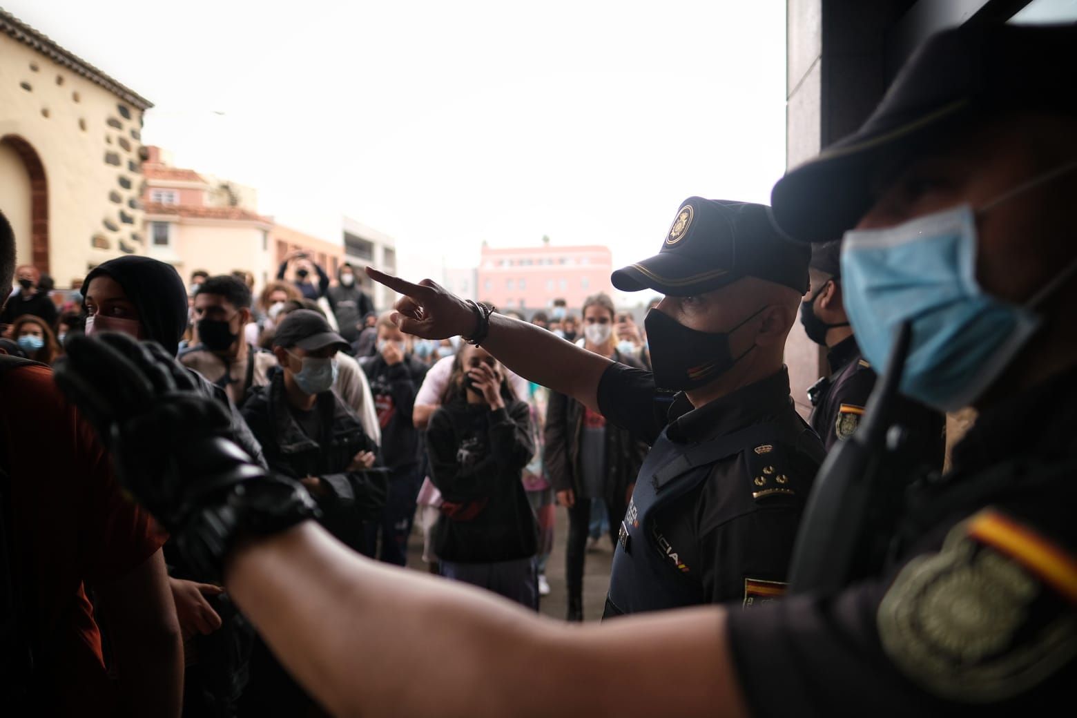 Concentración de estudiantes de la ULL para mostrar su apoyo a los dos jóvenes detenidos en Bellas Artes