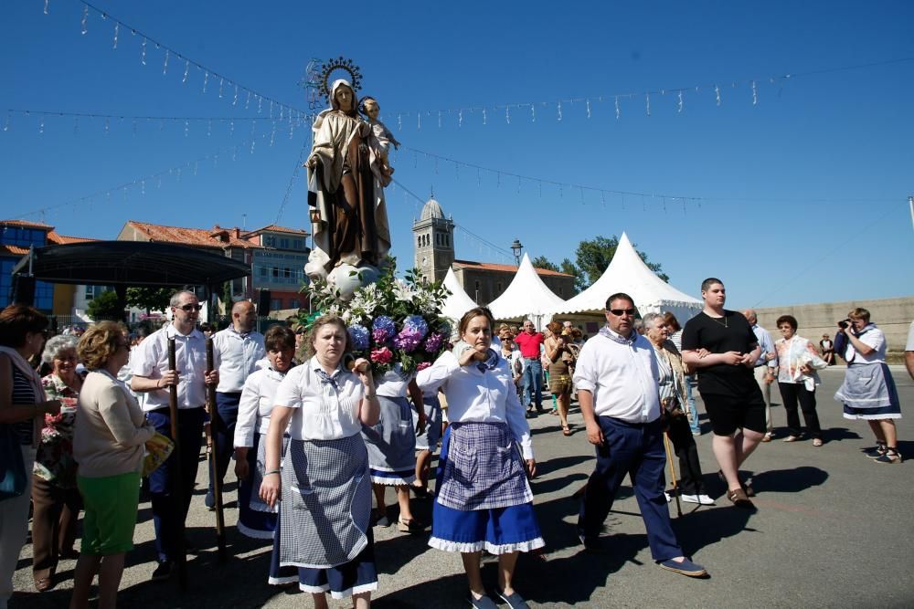 Misa y procesión del Carmen en Luanco