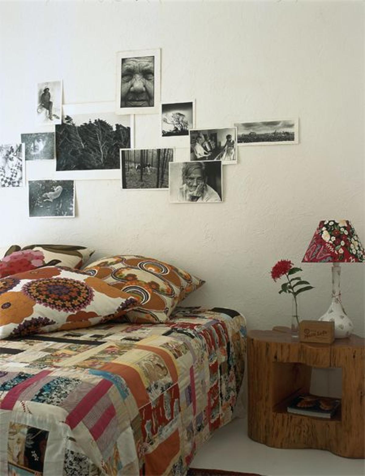 Aires hippies.La colcha del dormitorio principal es un patchwork con retales de la diseñadora. Los