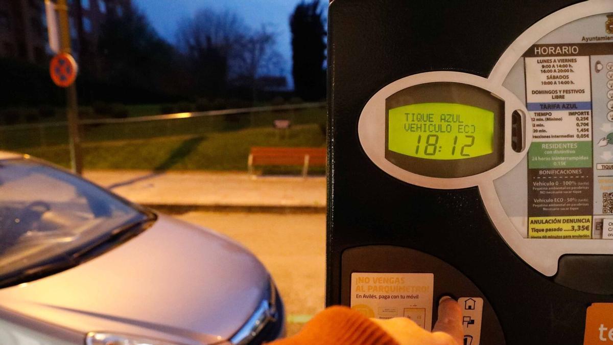 Adiós a aparcar en la zona azul gratis por la noche: misma tarifa y cambios en el fin de semana
