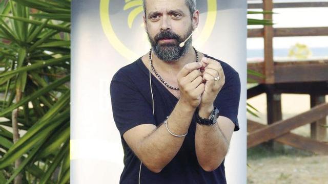 Ayala siempre intenta sorprender en sus charlas. // FdV