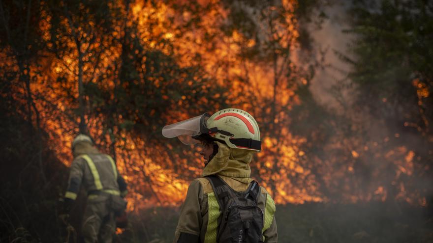 El fuego en Valdeorras se recrudece mientras las llamas de Portugal ya pasan a Galicia