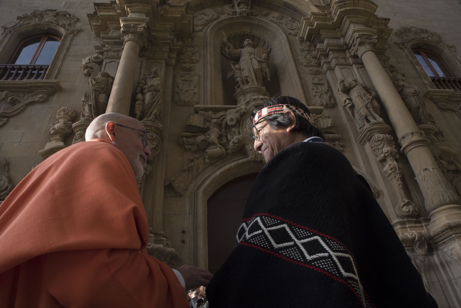 Un centenar de persones pelegrinen de Santa Caterina fins a la Cova per obrir el Fòrum Cruïlla de Camins