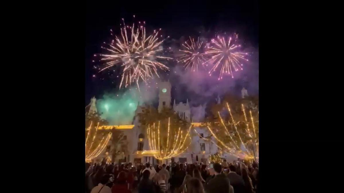 Así es el piromusical navideño de la Plaza del Ayuntamiento