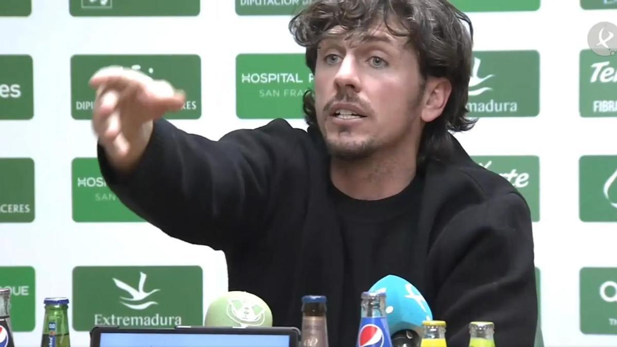 Javi Poves en una de sus polémicas en rueda de prensa