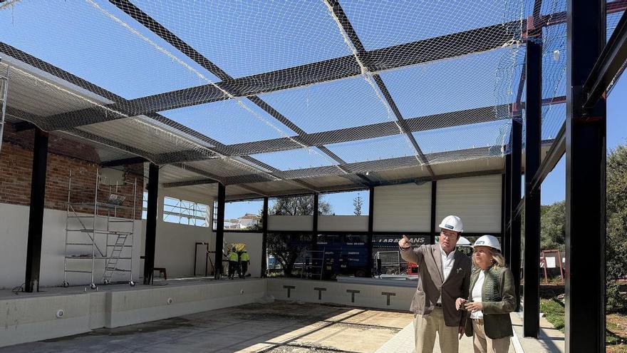 Las obras de cerramiento integral de la piscina de Las Chapas en Marbella entran en su recta final