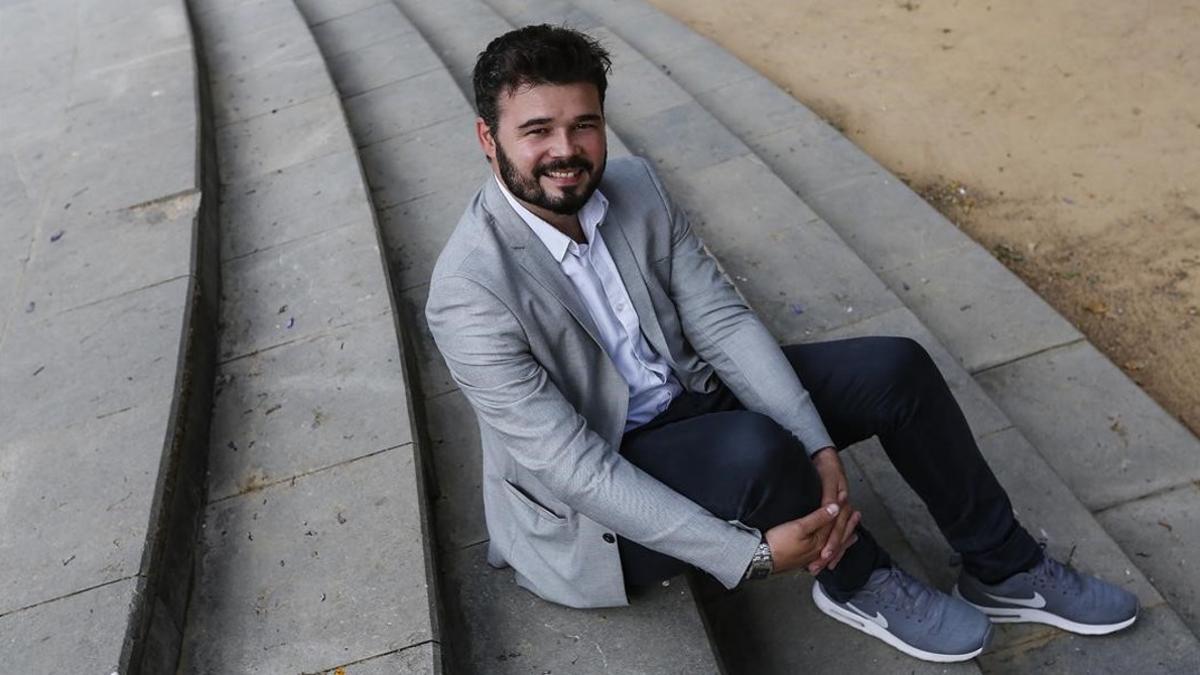 Gabriel Rufián, en la plaza de Tetuán de Barcelona.