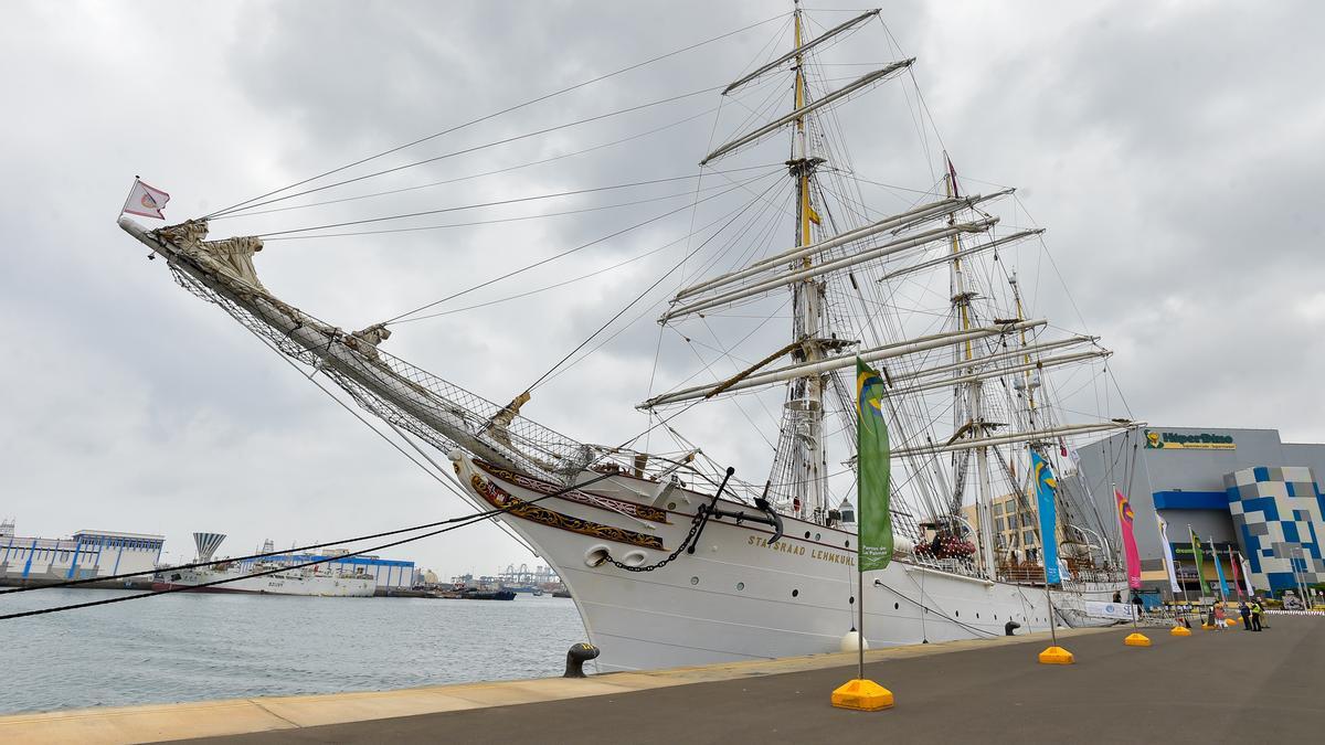 El Statsraad Rehmkuhl, atracado en el muelle Sanapú del Puerto de Las Palmas.