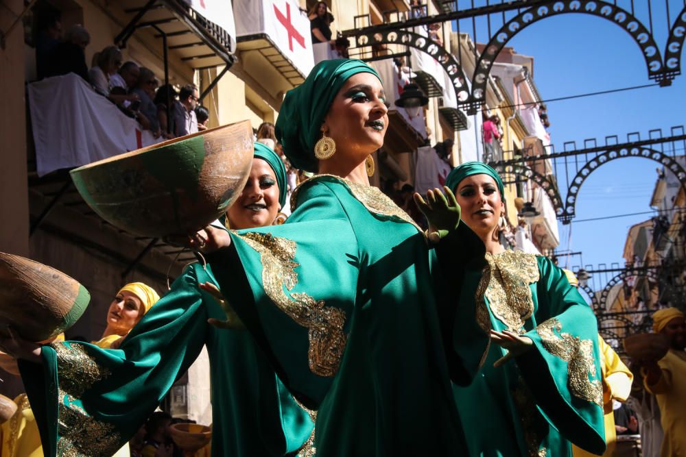 La Entrada Mora de Alcoy llena de exotismo las calles de la ciudad