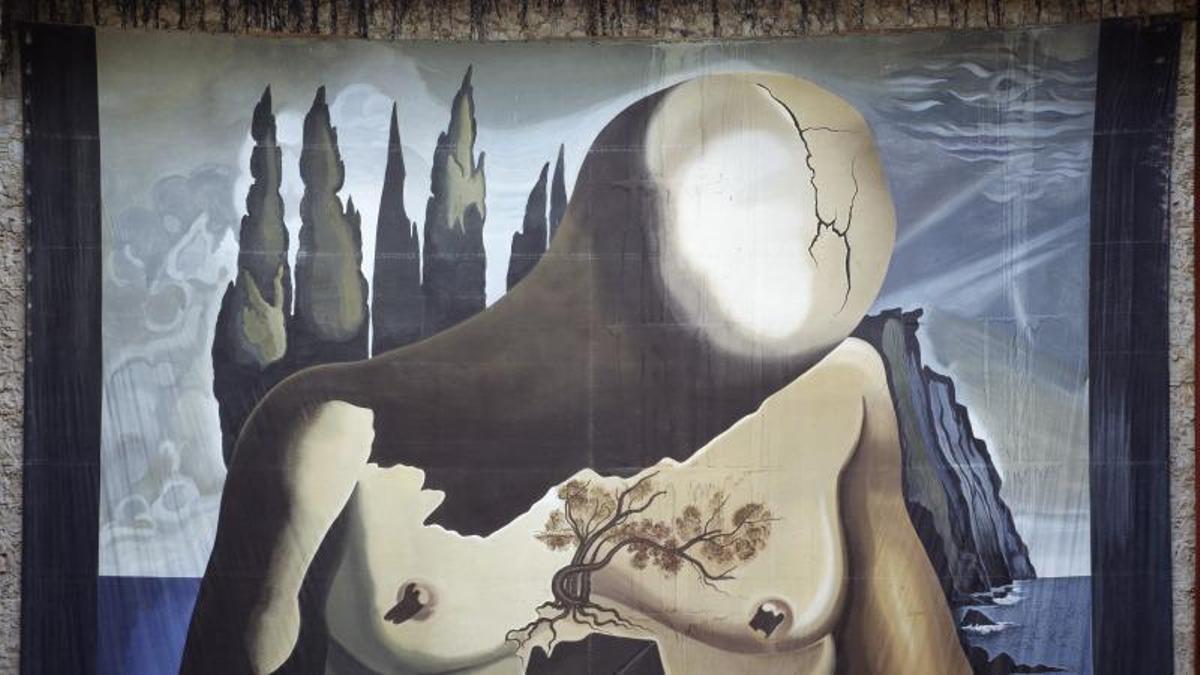 El teló 'El laberint' que decora la sala central del Teatre-Museu Dalí de Figueres.