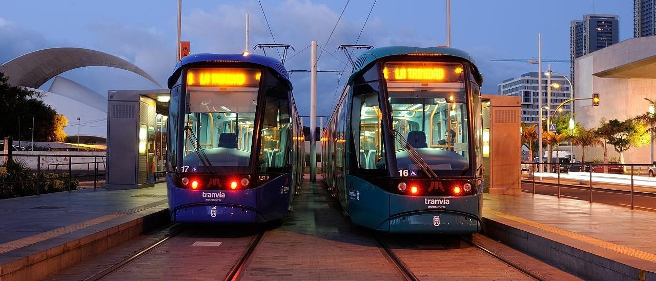 Dos tranvías se cruzan en el Área Maetropolitana